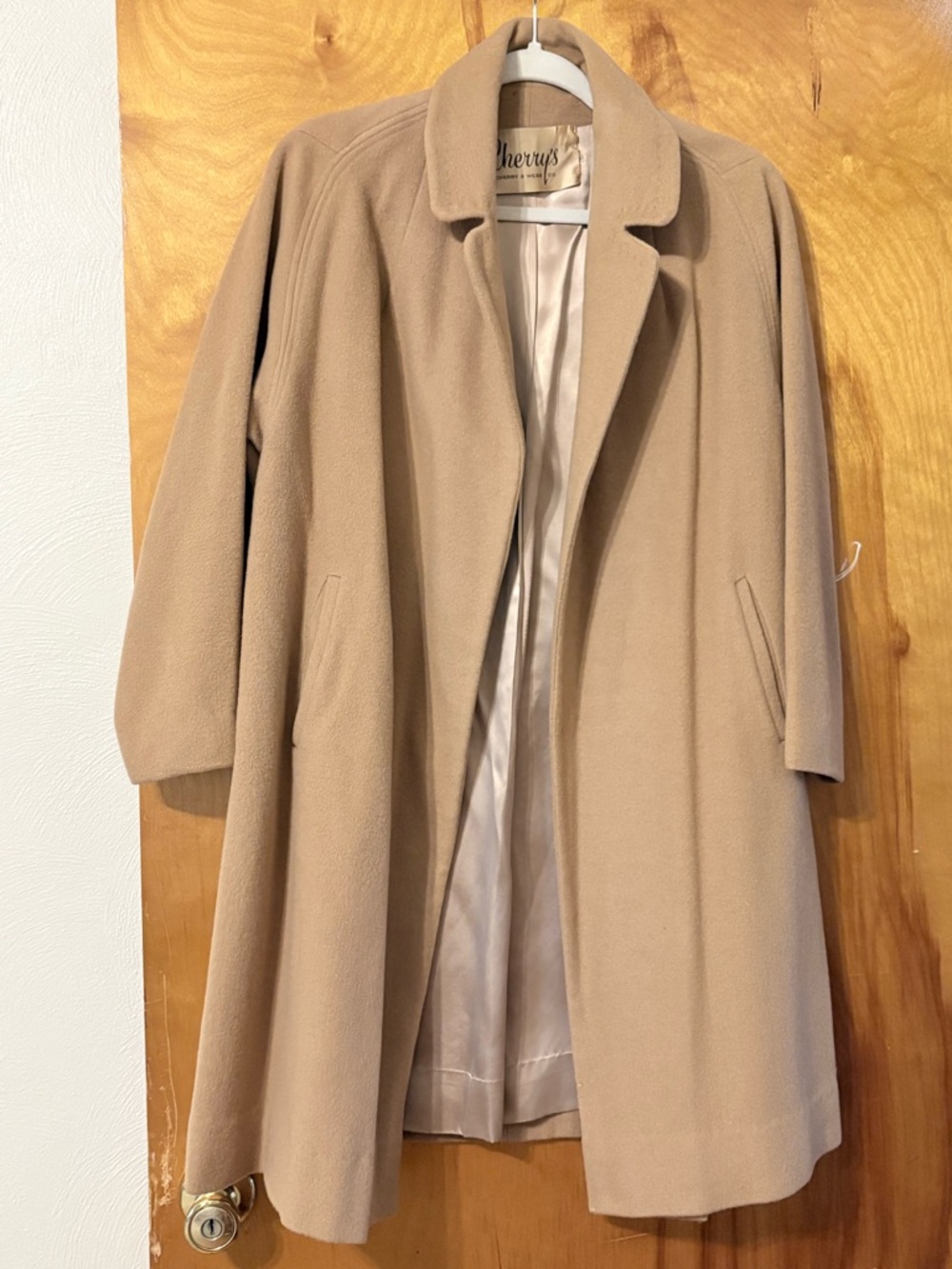 100% Cashmere Camel Coat Women’s Long Wool Overcoat Classic Minimalist